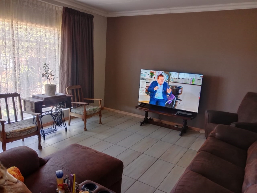 To Let 4 Bedroom Property for Rent in Kuruman Northern Cape